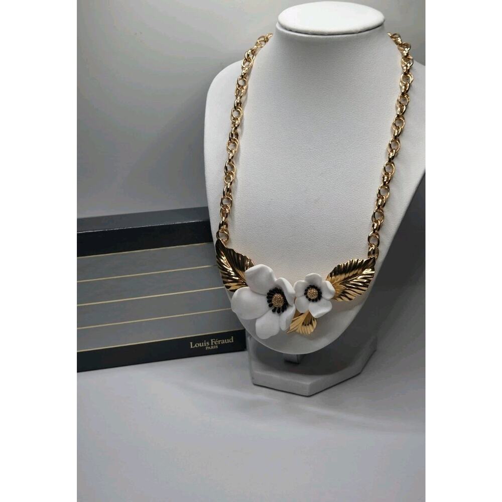 Vintage Louis Féraud Paris White Flower Statement Necklace – Gold Tone Chain...